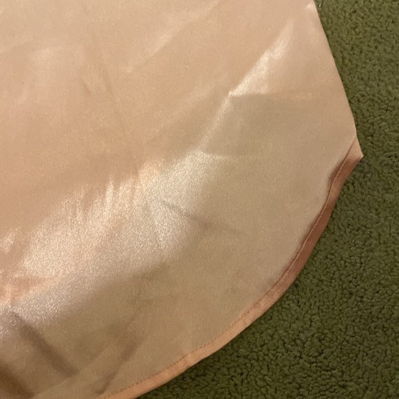 VICTORIA’S SECRET LIGHT PINK‎ SATINY CAMISOLE - Picture 2 of 10